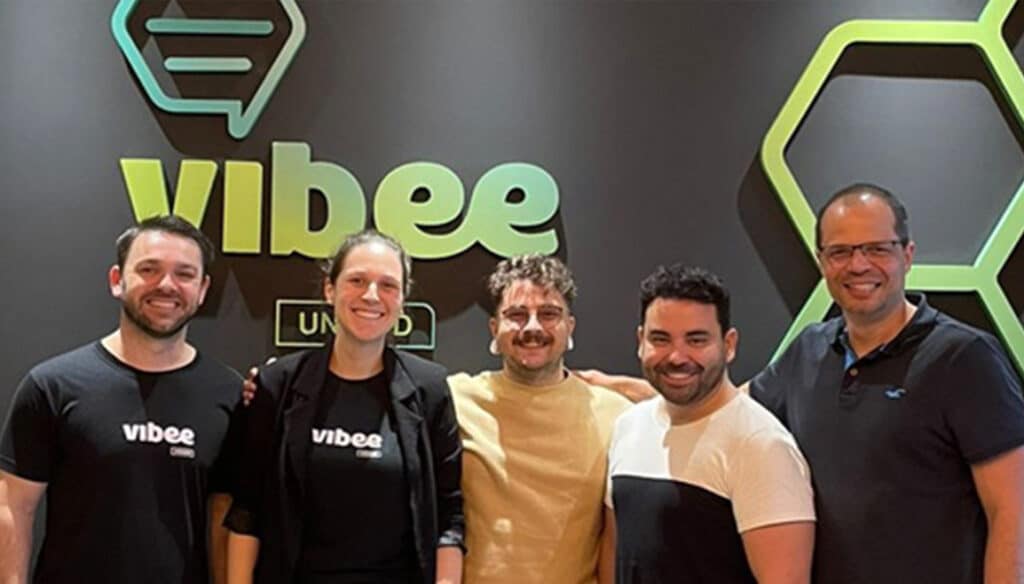 Da esquerda para direita: Rafael Zanatta, head do Vibee; Keli Graciola, analista do Vibee; Igor Rehem, gerente de produto da Huna; Vinícius Ribeiro, CEO da Huna; Gustavo Ottoni, co-CEO do Cíngulo.